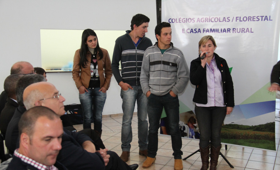 Mostra selecionou 30 trabalhos de estudantes que irão participar da Semana de Festividades, na cidade de Lyon, França, no final do ano.<br />
<br />
Veja mais fotos em: <a href="http://www.flickr.com/photos/flavioarns/sets/72157634667385647/" target="_blank">http://www.flickr.com/photos/flavioarns/</a>