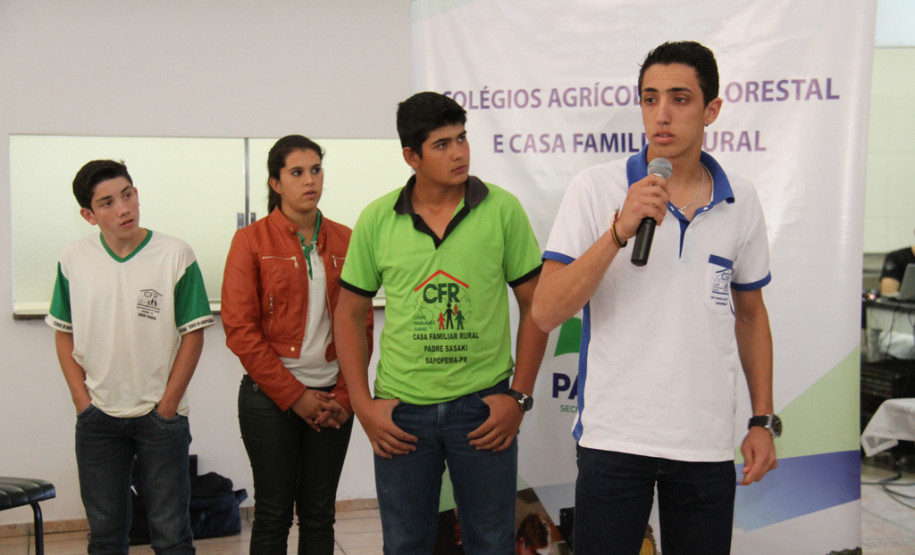 Mostra selecionou 30 trabalhos de estudantes que irão participar da Semana de Festividades, na cidade de Lyon, França, no final do ano.<br />
<br />
Veja mais fotos em: <a href="http://www.flickr.com/photos/flavioarns/sets/72157634667385647/" target="_blank">http://www.flickr.com/photos/flavioarns/</a>