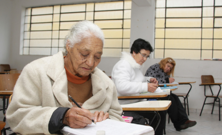 Última classificação aceita inscrições para alfabetizador e coordenador de turma até o dia 13 de setembro. A meta é ensinar 40 mil pessoas a lerem.