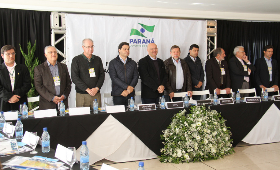 Tema foi discutido na abertura do Fórum Regional de Apoio à Formação e Qualificação Profissional, em Ponta Grossa, nesta quinta-feira (18). <br />
<br />
Veja mais fotos em: <a href=" http://www.flickr.com/photos/flavioarns/sets/72157634693340953/" target="_blank"> http://www.flickr.com/photos/flavioarns/ </a>