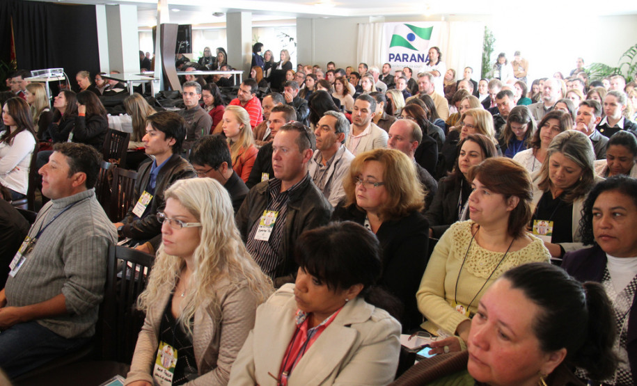 Tema foi discutido na abertura do Fórum Regional de Apoio à Formação e Qualificação Profissional, em Ponta Grossa, nesta quinta-feira (18). <br />
<br />
Veja mais fotos em: <a href=" http://www.flickr.com/photos/flavioarns/sets/72157634693340953/" target="_blank"> http://www.flickr.com/photos/flavioarns/ </a>