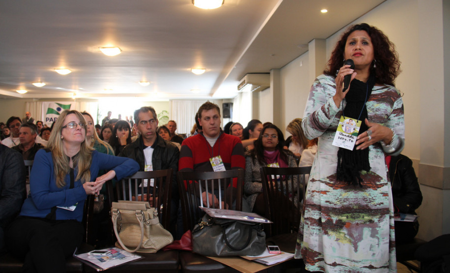 Tema foi discutido na abertura do Fórum Regional de Apoio à Formação e Qualificação Profissional, em Ponta Grossa, nesta quinta-feira (18). <br />
<br />
Veja mais fotos em: <a href=" http://www.flickr.com/photos/flavioarns/sets/72157634693340953/" target="_blank"> http://www.flickr.com/photos/flavioarns/ </a>