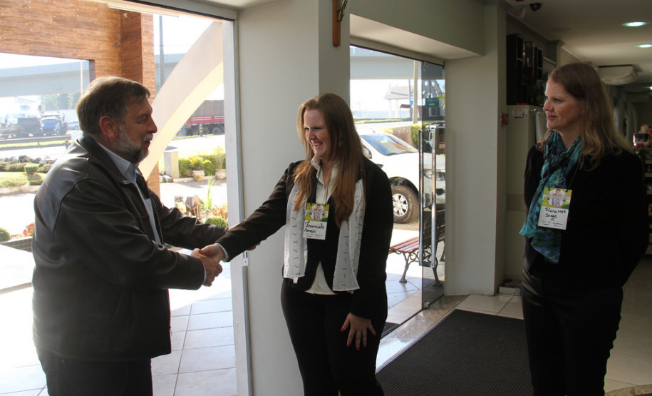 Tema foi discutido na abertura do Fórum Regional de Apoio à Formação e Qualificação Profissional, em Ponta Grossa, nesta quinta-feira (18). <br />
<br />
Veja mais fotos em: <a href=" http://www.flickr.com/photos/flavioarns/sets/72157634693340953/" target="_blank"> http://www.flickr.com/photos/flavioarns/ </a>