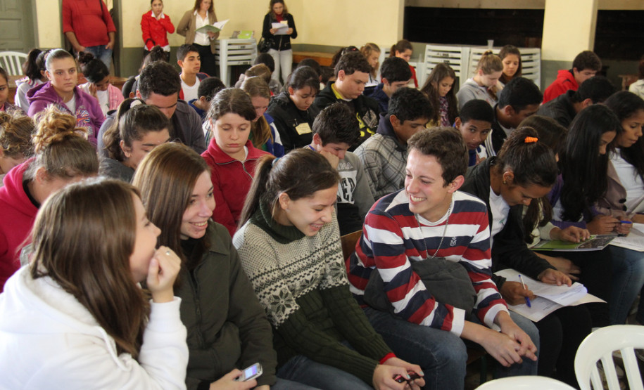 O vice-governador e secretário da Educação, Flávio Arns, participou de uma das últimas conferências municipais de educação, em São José das Palmeiras, no início de julho. <br />
<br />
Veja mais fotos em: <a href=" http://www.flickr.com/photos/flavioarns/sets/72157634473330686/with/9206101198/" target="_blank"> http://www.flickr.com/photos/flavioarns/</a>