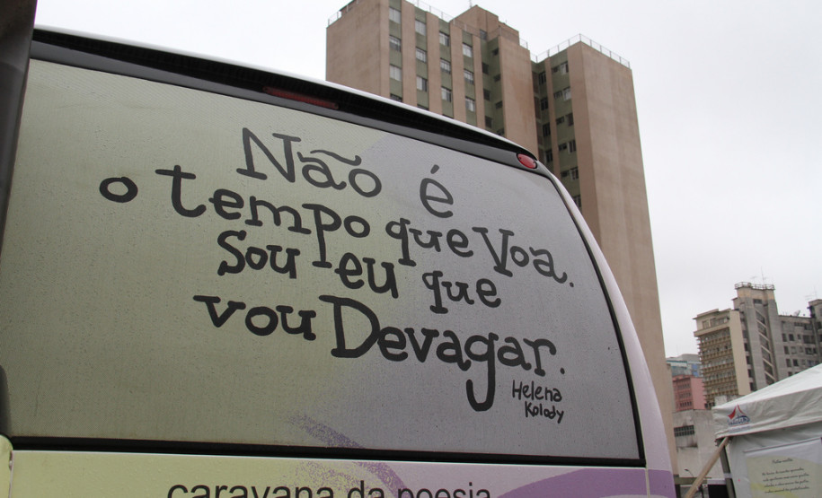 Imagens da Caravana em 2012, quando a homenageada foi Helena Kolody.