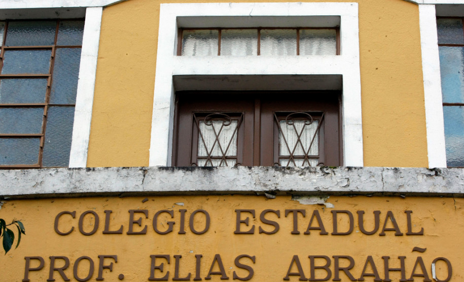 Colegio Estadual Elias Abrahao no Cristo Rei, Av. Senador Souza Naves. 23-07-13.