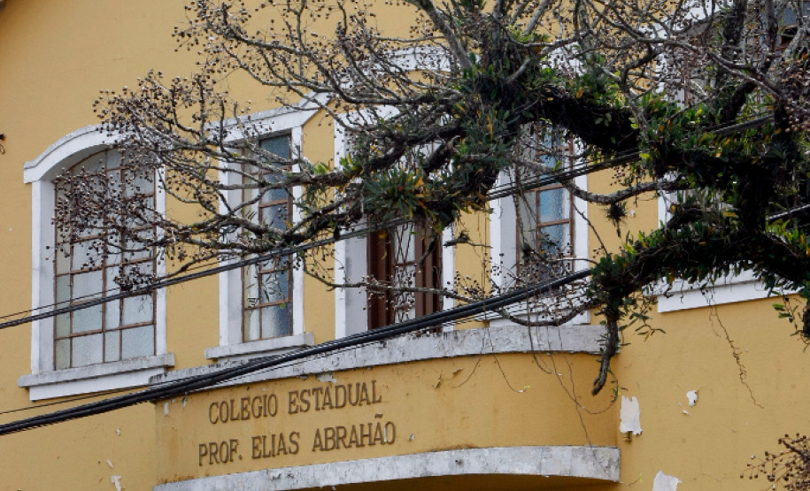 Colegio Estadual Elias Abrahao no Cristo Rei, Av. Senador Souza Naves. 23-07-13.