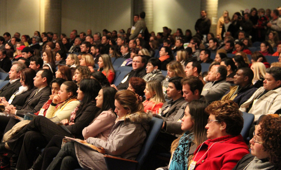 Programa Nacional de Acesso ao Ensino Técnico e Emprego (Pronatec) foi discutido em Fórum de Apoio à Formação realizado em Curitiba. <br />
<br />
Veja mais fotos em: <a href=" http://www.flickr.com/photos/flavioarns/sets/72157634778204071/" target="_blank"> http://www.flickr.com/photos/flavioarns/</a>