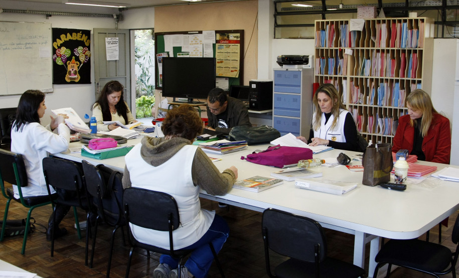 A partir deste semestre os professores das 2,2 mil escolas estaduais ganham mais tempo para preparar melhor as aulas dos 1,3 milhão de alunos.