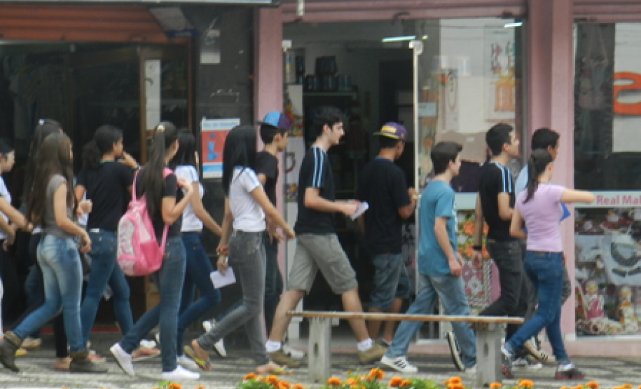 Além das aulas na escola, o projeto prevê uma série de atividades para reforçar o que é aprendido em sala de aula. Entre elas estão as visitas pedagógicas, como as realizadas no comércio e agências bancárias de Umuarama, e ao Museu Dinâmico Interdisciplinar da Universidade Estadual de Maringá.