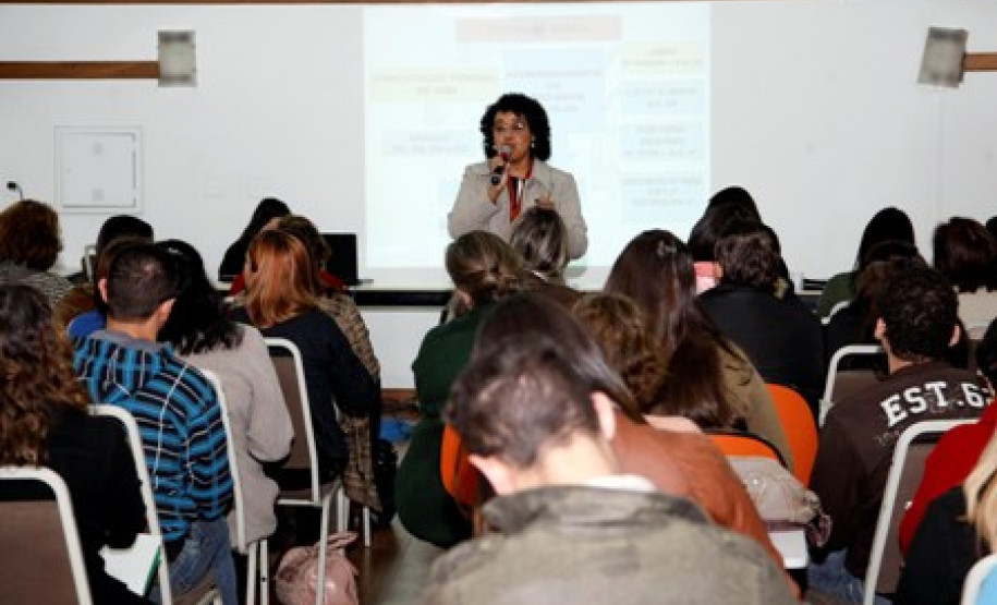 O 3º Seminário Estadual de Acompanhamento da Frequência Escolar no Programa Bolsa Família tem a participação de quase 330 técnicos responsáveis nos municípios pelo monitoramento da frequência dos estudantes das redes públicas de ensino no Paraná.