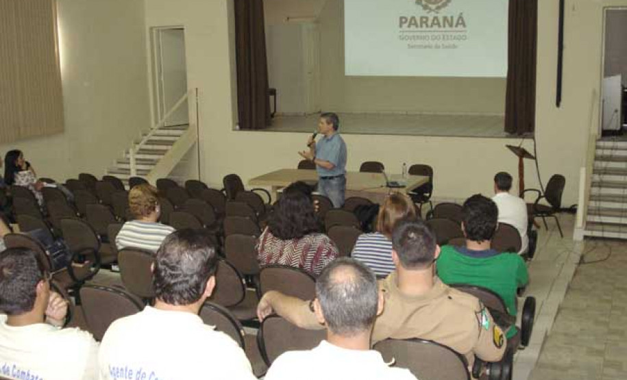 Curso é voltado para professores de Ciências e Biologia e trata sobre prevenção, controle e combate do mosquito transmissor da doença.