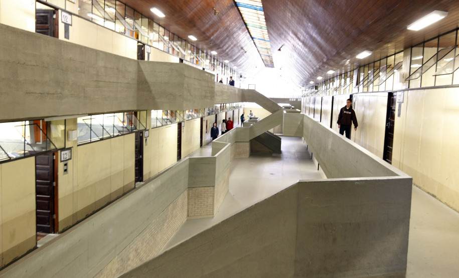 Colégio Estadual Loureiro Fernandes, no bairro Ahú, vai receber reformas e ampliação nos laboratórios de física, biologia e química.