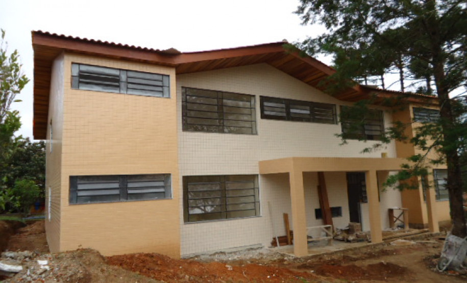 Novo bloco que está em construção terá alojamento feminino, mais seis salas de aula e contará com espaço multiuso para entretenimento e lazer dos alunos. As obras devem ficar prontas em outubro.