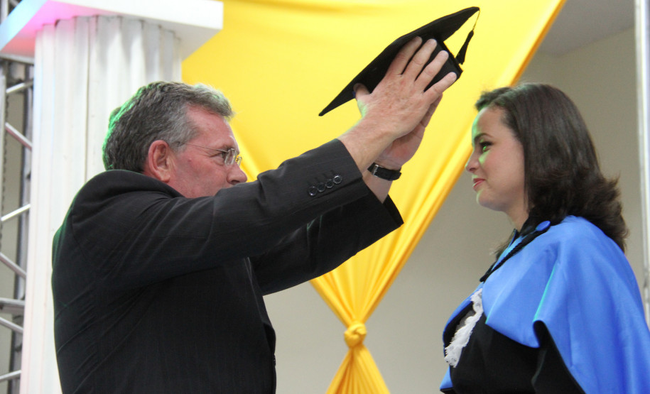 Profissionais que ainda não tiveram sua situação resolvida deverão realizar cadastro para encaminhamentos legais.