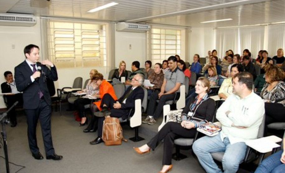 Gestor conheceu funcionamento da pasta, visitou escolas estaduais e fez palestra sobre colégio nova-iorquino.