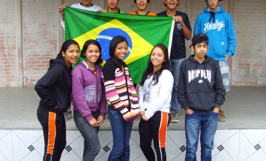 Alunos de Paranaguá e da Polônia continuam se comunicando pelas redes sociais. Projeto ficou entre 50 finalistas do Educador Nota 10.