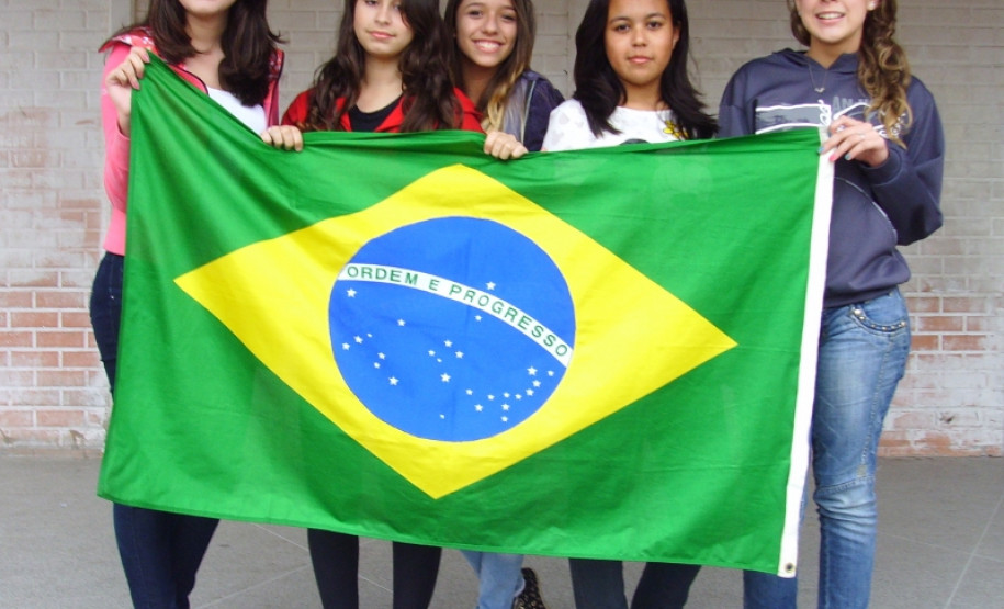 Alunos de Paranaguá e da Polônia continuam se comunicando pelas redes sociais. Projeto ficou entre 50 finalistas do Educador Nota 10.