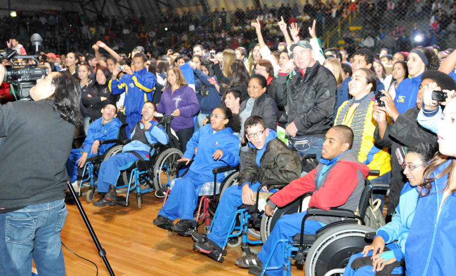 A cerimônia de abertura foi realizada na sexta-feira (09) e contou com a participação de alunos dos 32 Núcleos Regionais de Educação.