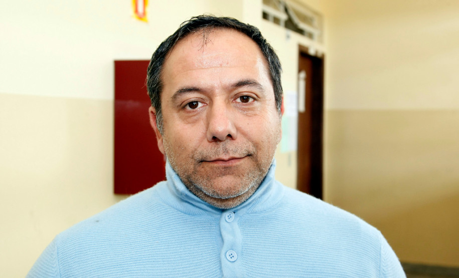 Caravana da Poesina no CEEP Newton Freire Maia em Pinhais, Oficina "Filmmaker para fazer filme", na foto o professor Antonio Mauricio Correia. 13-08-13.