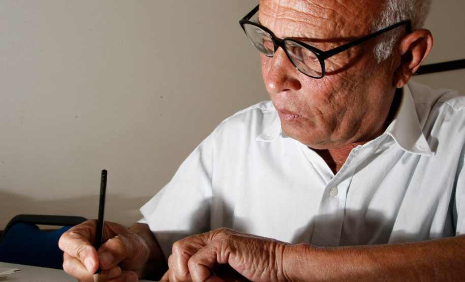 Paraná Alfabetizado, alunos em sala de aula no SESC da rua Jose Loureiro, Antonio Dias Carvalho de 67 anos, aposentado. 31-07-13.