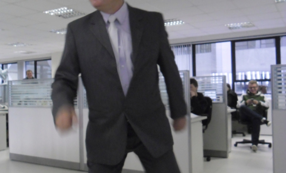 O novo formato do Servir com Arte foi apresentado nesta quarta-feira (14) aos chefes de Recursos Humanos das secretarias e órgãos do governo, com a presença do ator curitibano Hélio Barbosa.