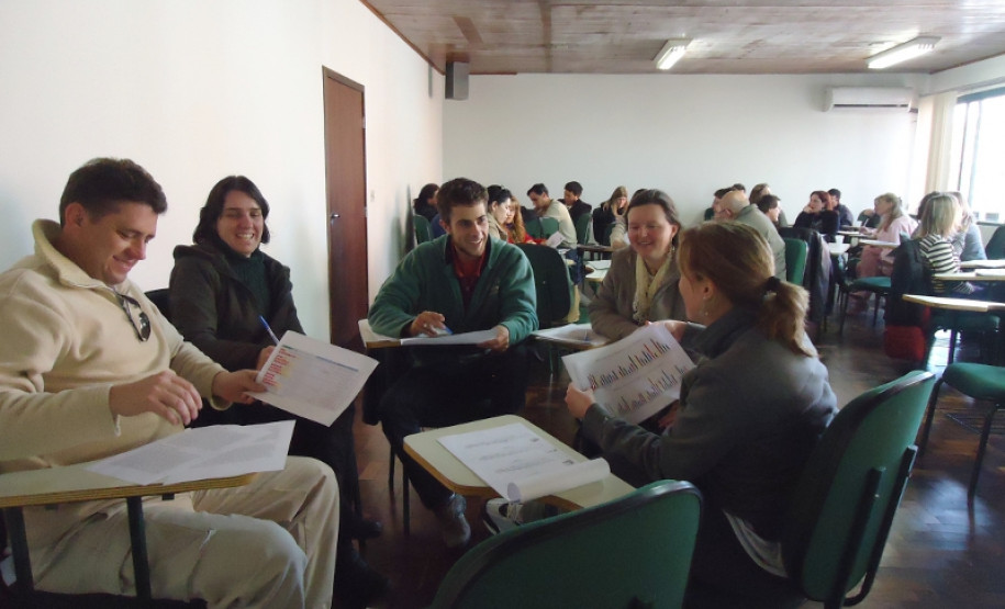 Professores de Língua Portuguesa e Matemática vão participar de formações continuadas até dezembro nos 32 Núcleos Regionais de Educação.