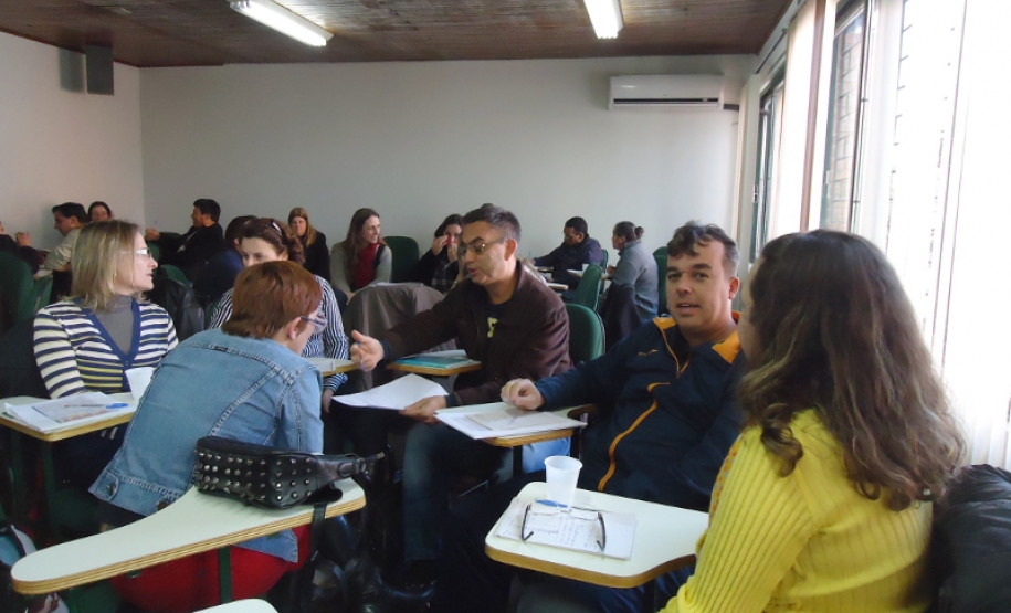 Professores de Língua Portuguesa e Matemática vão participar de formações continuadas até dezembro nos 32 Núcleos Regionais de Educação.