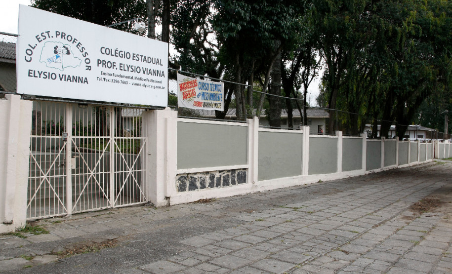 Obras em escolas vão aumentar vagas para cursos técnicos Ampliação do Colégio Estadual Professor Elysio Vianna no Bairro Uberaba. 16-08-13.