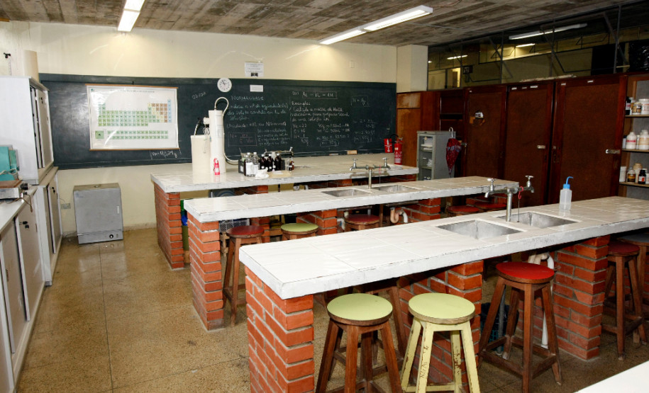 Obras em escolas vão aumentar vagas para cursos técnicos Colégio Estadual Loureiro Fernandes. 05-07-13.