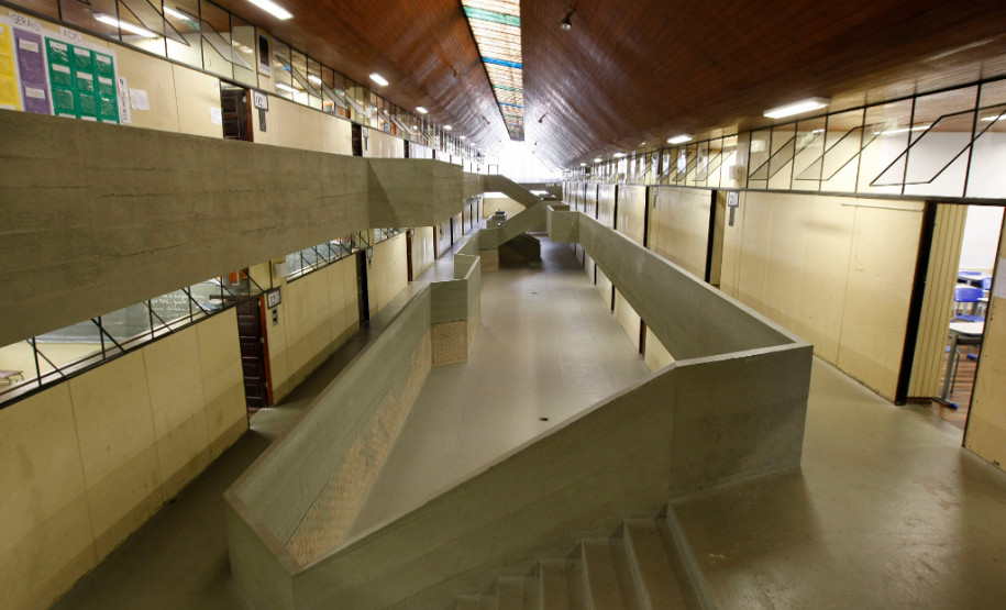 Obras em escolas vão aumentar vagas para cursos técnicos Colégio Estadual Loureiro Fernandes. 05-07-13.
