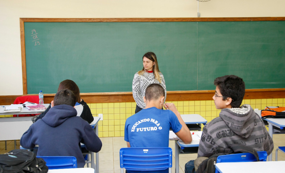 Cidade do Turvo perto de Guarapuava, Colégio Estadual Professor Edvaldo e Maria Janete Carneiro, na foto professora Egly Hadlich Ferraz. 19-08-13.