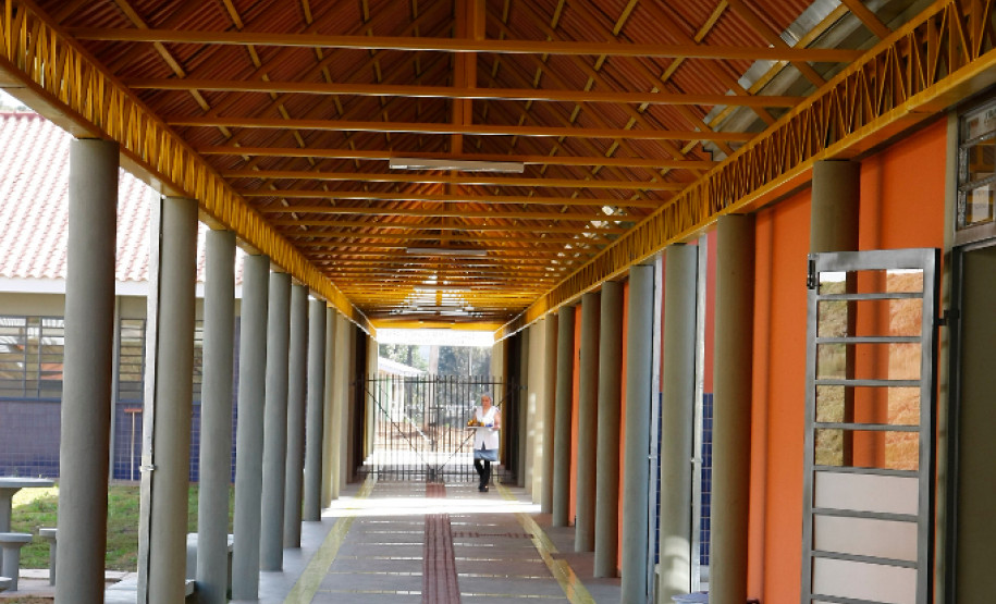 Cidade do Turvo perto de Guarapuava, Colégio Estadual Professor Edvaldo e Maria Janete Carneiro. 19-08-13.