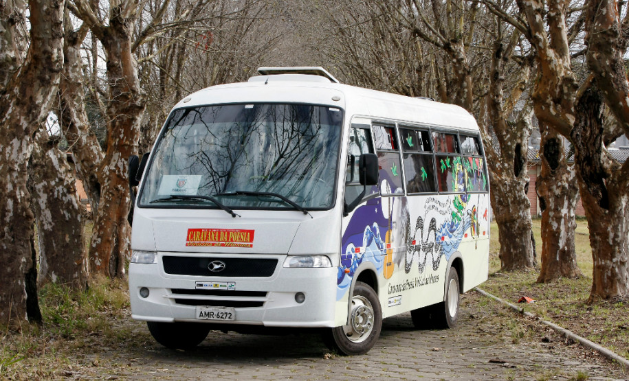 Durante dois dias cerca de 800 pessoas, professores e alunos, participam de oficinas e apresentações culturais em comemoração ao centenário.