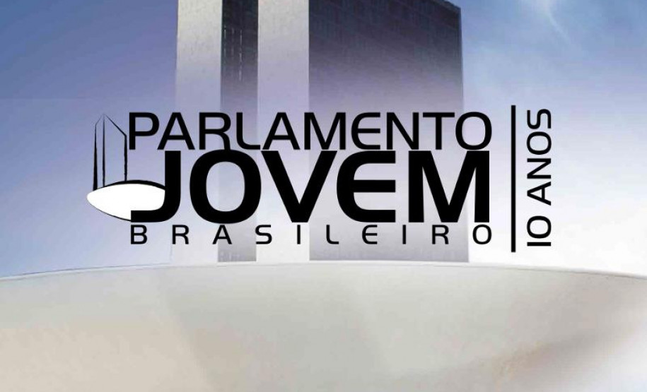 A Câmara dos Deputados divulgou nessa semana os 78 estudantes que representarão seus estados no Programa Parlamento Jovem Brasileiro 2013. Entre eles, cinco alunos do Paraná. Do total selecionado, 74,4% vieram de escolas públicas. Os jovens participam, de 23 a 27 de setembro, de uma jornada parlamentar na Câmara dos Deputados, em Brasília.