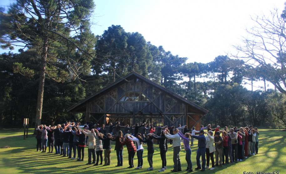 Professores e técnicos dos 32 Núcleos Regionais de Educação passaram por treinamento em Guarapuava. Ação é uma parceria com o Instituto Ambiental do Paraná.