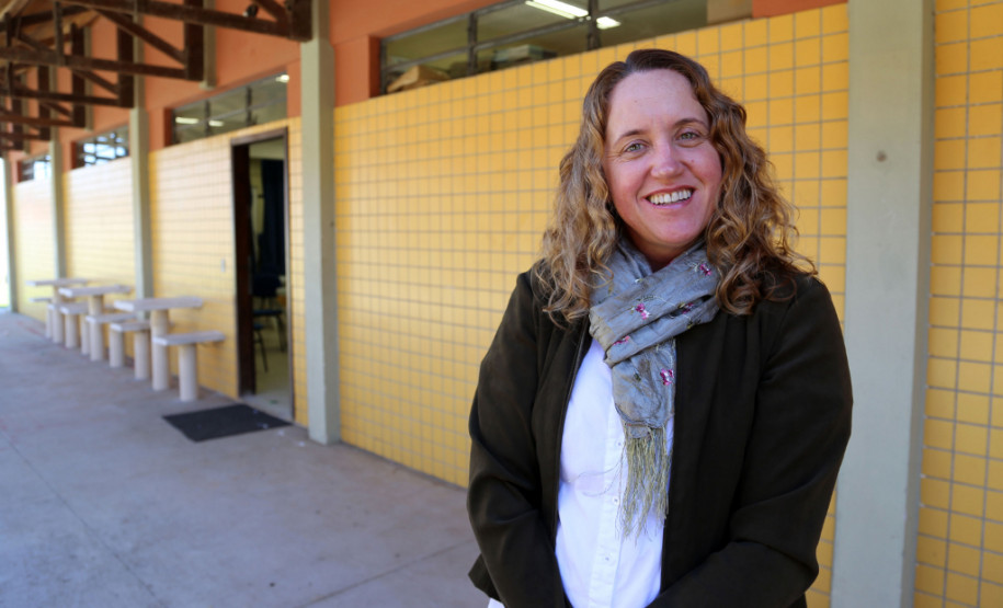 Colégio Estadual Prof. Altair da Silva Leme.  Diretora Rosane Zeni