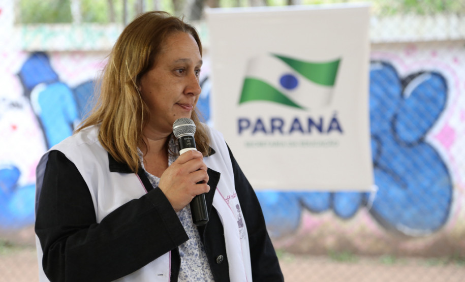 Foi assinada a ordem de serviço para as reformas que vão beneficiar mais de 1,6 mil alunos das duas escolas, além de toda a comunidade escolar.<br />
<br />
Veja mais fotos em: <a href="http://www.flickr.com/photos/flavioarns/sets/72157635199990829/" target="_blank"> http://www.flickr.com/photos/flavioarns</a>