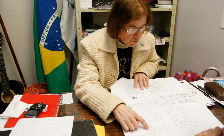 “Fizemos festa o dia que foi assinado o contrato com a empresa. Um local adequado contribui na melhoria da educação. Os alunos ficaram entusiasmados com a reforma. Sempre que encontro as famílias dos alunos pela cidade, perguntam sobre a reforma”, comentou a diretora Oneide Cecatto dos Santos.