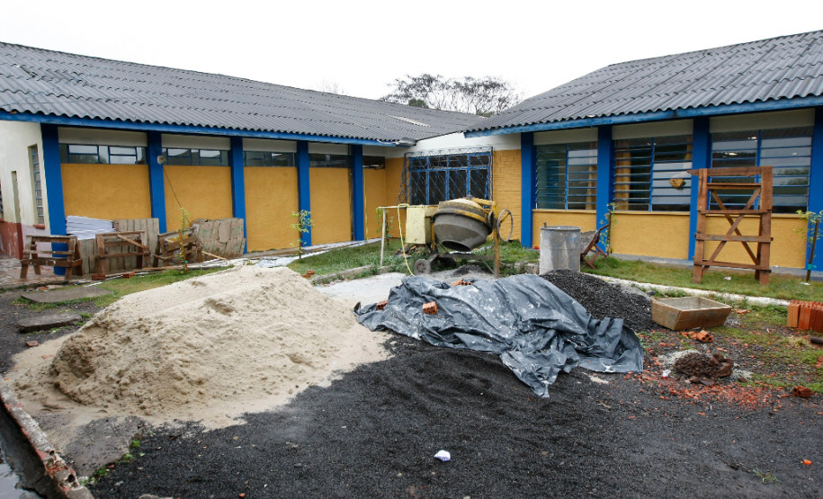 Obras no Colégio Estadual José Armim Matte. 26-08-13.