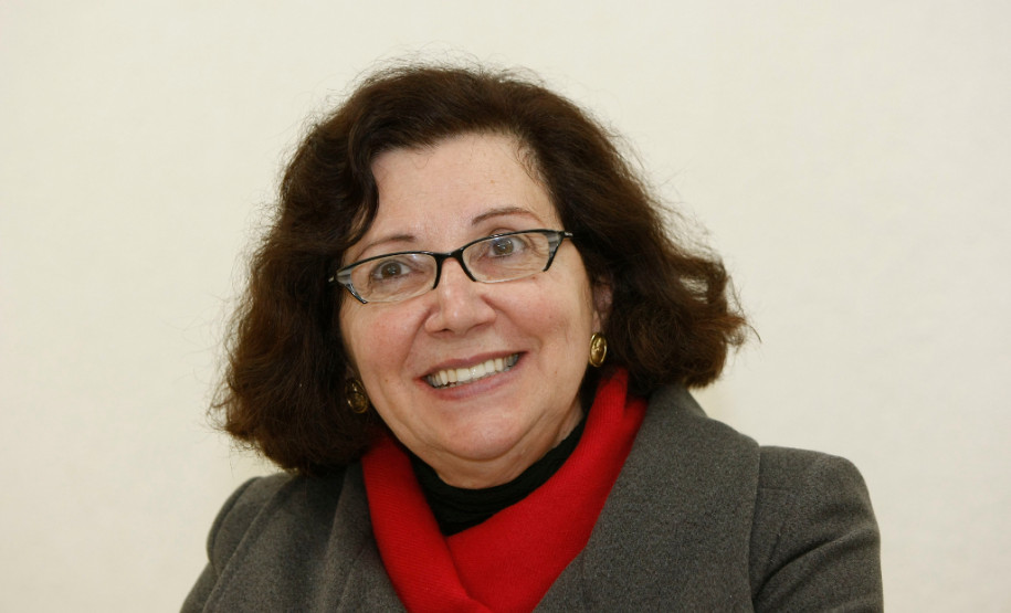 Reunião com secretários municipais sobre alunos que saem das escolas municipais para a rede estadual, na foto Ana Ceres Trento Sorin. 28-08-13.