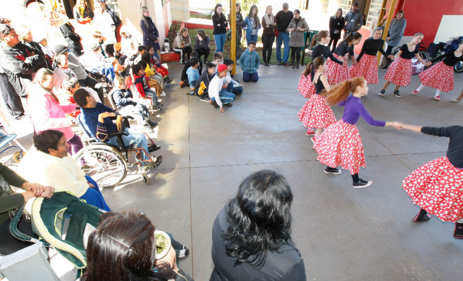 Apae de Coronel Vivida comemora a Semana Nacional da Pessoa com Deficiência Intelectual e Múltipla 2013. 28-08-13.