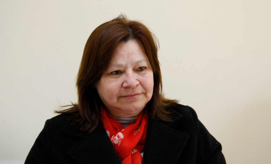 Apae de Clevelandia recebe novo ônibus para o transporte dos alunos, diretora Elizabett Felix Pagliosa. 28-08-13.