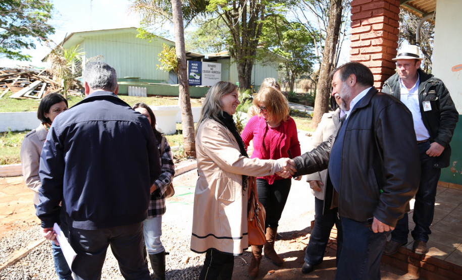 Secretário entrega salas de aula em Campo Mourão Centro Estadual de Educação Profissional de Campo Mourão.<br />
<br />
Veja mais fotos em: <a href=" http://www.flickr.com/photos/flavioarns/sets/72157635287617509/" target="_blank">http://www.flickr.com/photos/flavioarns/</a>
