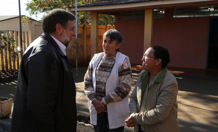 Secretário entrega salas de aula em Campo Mourão Colégio Estadual Professor Jaelson Biacio.<br />
<br />
Veja mais fotos em: <a href=" http://www.flickr.com/photos/flavioarns/sets/72157635287348773/" target="_blank">http://www.flickr.com/photos/flavioarns/</a>