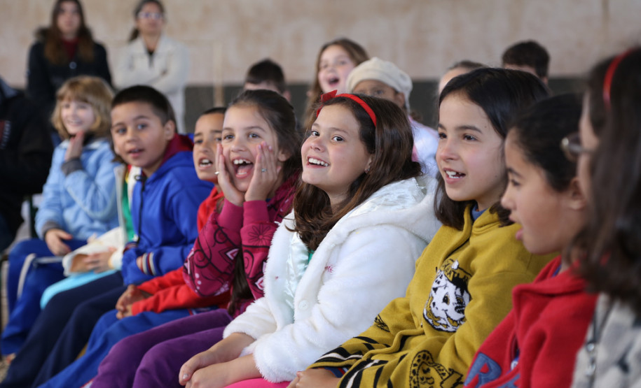 Secretário entrega salas de aula em Campo Mourão Colégio Estadual Professor Jaelson Biacio.<br />
<br />
Veja mais fotos em: <a href=" http://www.flickr.com/photos/flavioarns/sets/72157635287348773/" target="_blank">http://www.flickr.com/photos/flavioarns/</a>