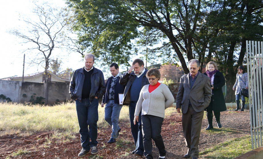 Secretário entrega salas de aula em Campo Mourão Colégio Estadual Vinicius de Moraes.<br />
<br />
Veja mais fotos em: <a href=" http://www.flickr.com/photos/flavioarns/sets/72157635294469734/" target="_blank">http://www.flickr.com/photos/flavioarns/</a>