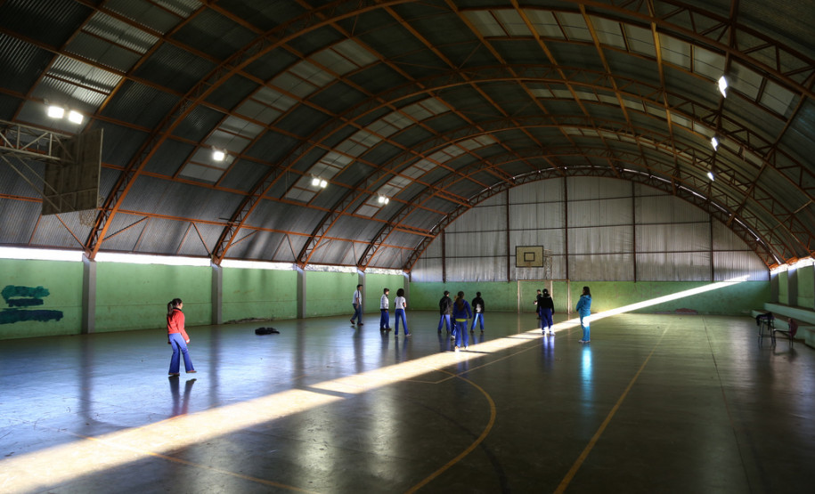 Secretário entrega salas de aula em Campo Mourão Colégio Estadual Vinicius de Moraes.<br />
<br />
Veja mais fotos em: <a href=" http://www.flickr.com/photos/flavioarns/sets/72157635294469734/" target="_blank">http://www.flickr.com/photos/flavioarns/</a>