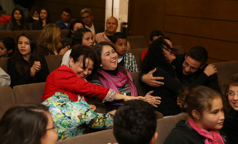 Os trabalhos dos alunos finalistas participarão do Programa é-Especial da TV é-Paraná, que será exibido no dia 14 de setembro.<br />
<br />
Veja mais fotos em: <a href="http://www.flickr.com/photos/flavioarns/sets/72157635364534979/" target="_blank"> http://www.flickr.com/photos/flavioarns/</a>