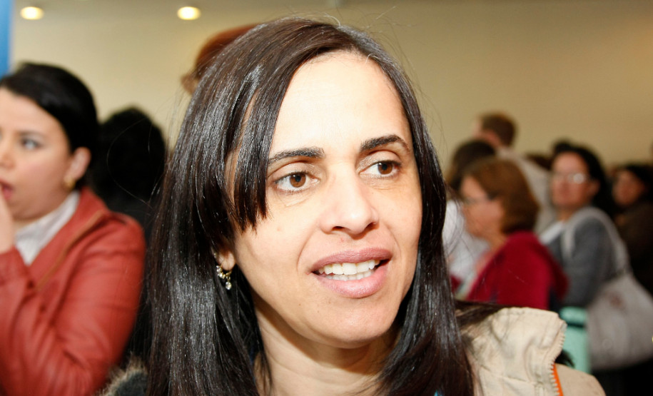 Educando com a horta escolar e a gastronomia no Paraná, reunião no auditório do Colégio Militar do Paraná, diretora Isanete Maria de Souza Gonçalves. 03-09-13.